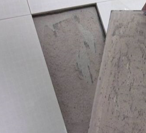 河口瓷砖空鼓维修公司分享瓷砖铺贴时如果打浆（即涂抹在瓷砖背面和基层上的砂浆或瓷砖胶）过少，会带来以下问题